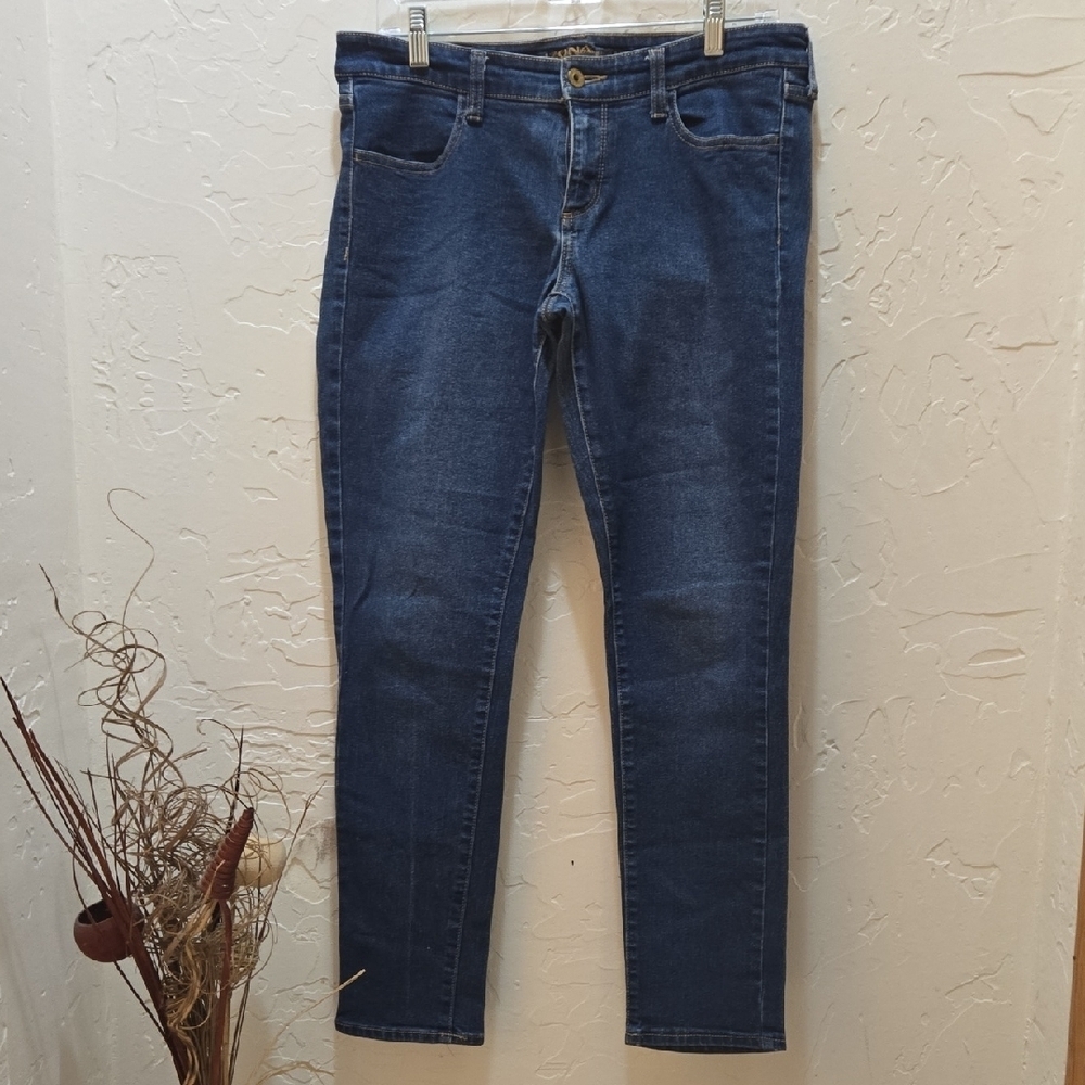 3/$10 Arizona Jean Company Blue Skinny Jeans Sleek Design 34" Waist